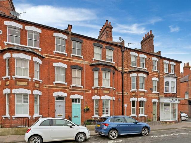 Station Road, Henley on Thames. 3 bed duplex to rent £4,995 pcm £1,153 pw