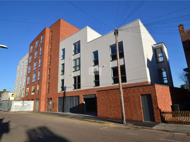 Station Road, Junction Court WD17, 2 bed flat to rent, £1,895 pcm | PrimeLocation