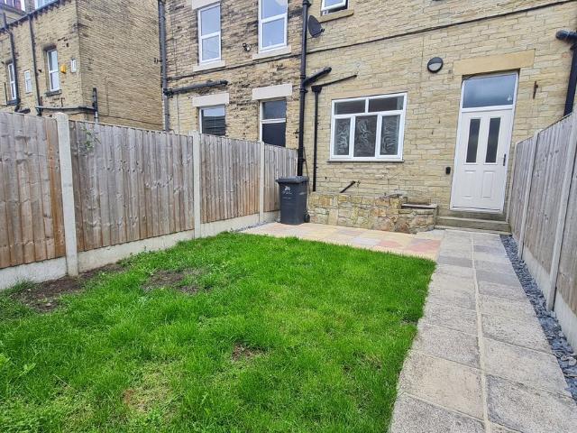 Station Road, Ossett WF5, 2 bed terraced house to rent, £900 pcm | PrimeLocation