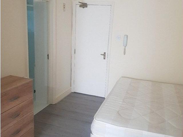 Station Road, London N11, Studio to rent, £1,350 pcm | PrimeLocation