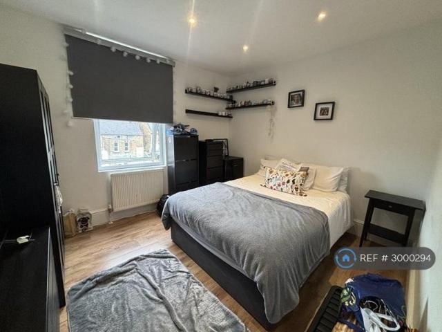 Station Road, London, NW10 2 bed flat to rent £2,200 pcm £508 pw