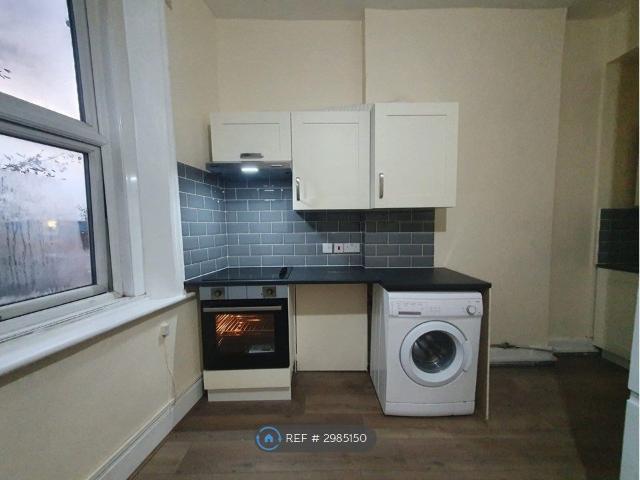 Station Road, London NW10, Studio to rent, £1,000 pcm | PrimeLocation