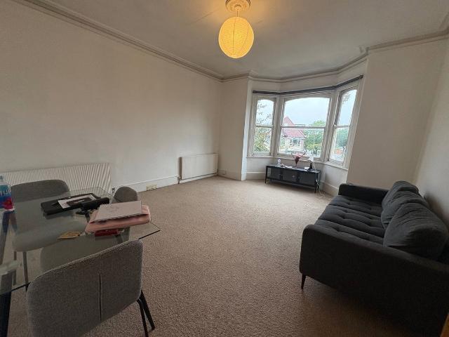 Station Road, London NW4, 3 bed flat to rent, £3,500 pcm | PrimeLocation