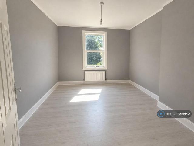 Station Road, London, NW4 Studio to rent £1,550 pcm £358 pw