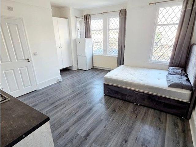 Station Road, London E4, 1 bed flat to rent, £1,250 pcm | PrimeLocation