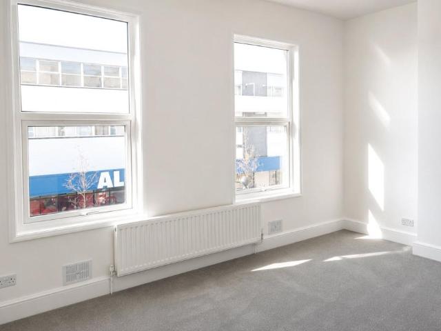 Station Road, London, SE25 1 bed apartment to rent £1,375 pcm £317 pw
