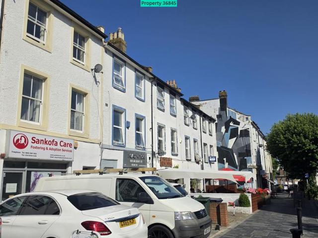 Station Road, London, SE25 5AH 2 bed flat to rent £1,750 pcm £404 pw