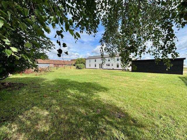 Station Road, Lakenheath 5 bed detached house to rent £2,995 pcm £691 pw