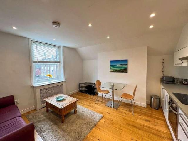 Station Road, Leatherhead, KT22