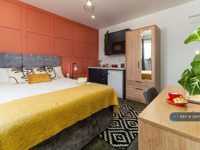 Station Road, Manchester, M27 1 bed in a house share to rent £695 pcm £160 pw