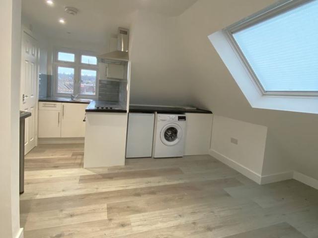 Station Road, Mill Hill NW7, Studio to rent, £1,200 pcm | PrimeLocation