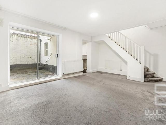 Station Road, Norwood Junction 1 bed ground floor flat to rent £1,375 pcm £317 pw