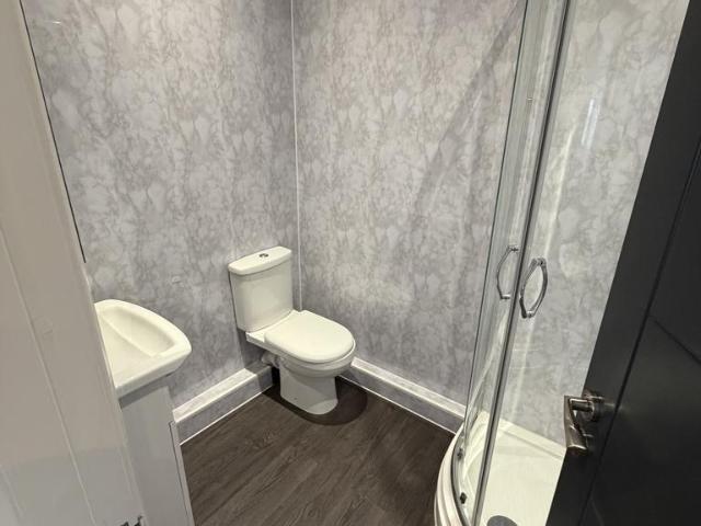 Station Road, Sowerby Bridge HX6 Studio to rent £595 pcm £137 pw