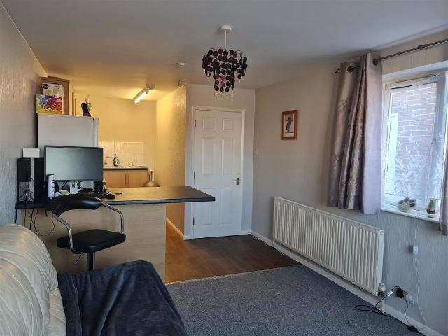 Station Road, Shirebrook NG20, 2 bed flat to rent, £610 pcm | PrimeLocation