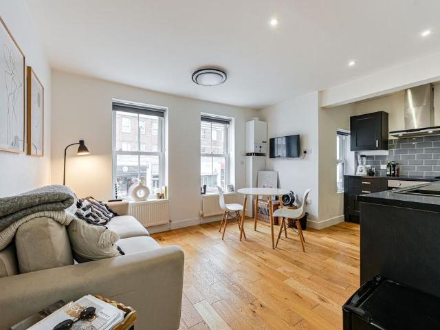 Station Road, Sidcup, DA15 2 bed flat to rent £1,550 pcm £358 pw
