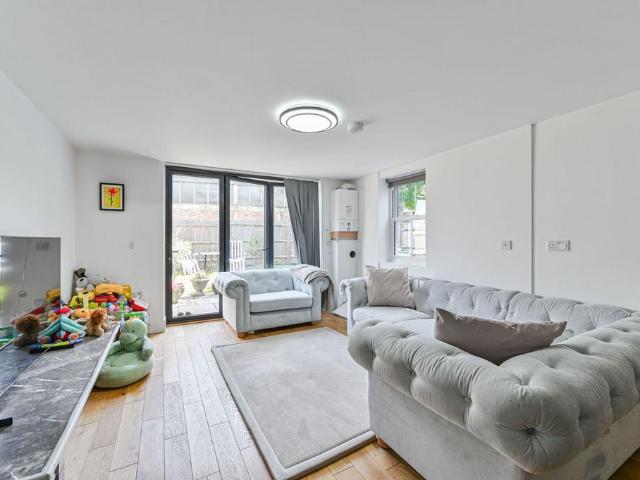 Station Road, Sidcup, DA15 2 bed flat to rent £1,800 pcm £415 pw