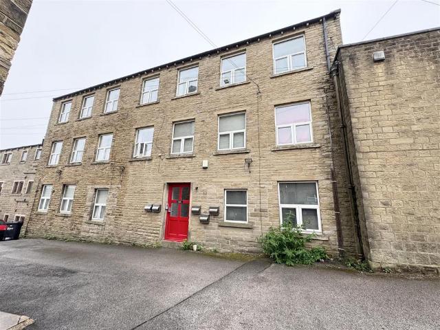 Station Road, Skelmanthorpe. 2 bed apartment to rent £875 pcm £202 pw