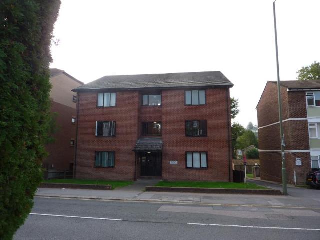 Station Road Studio to rent £1,100 pcm £254 pw