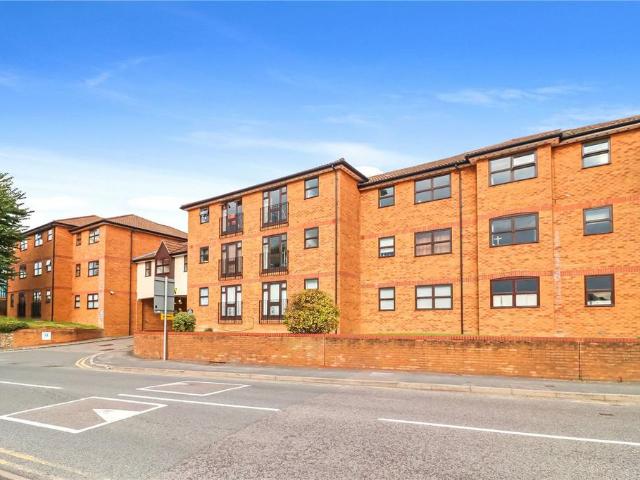 Station Road, Station Approach. 2 bed flat to rent £1,495 pcm £345 pw