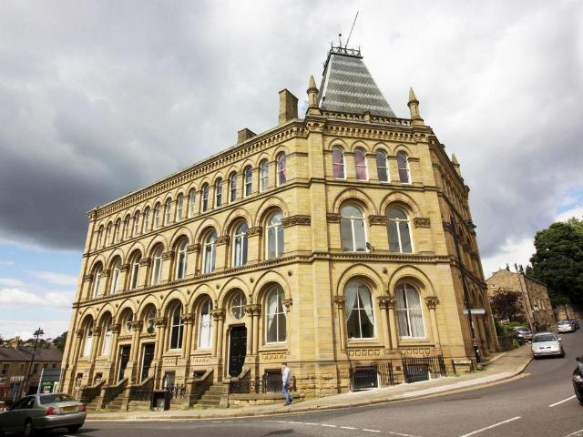 Station Road, Station House Station. 2 bed apartment to rent £600 pcm £138 pw
