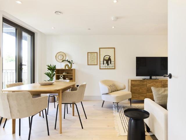 Station Road, Station Road SW19 1 bed flat to rent £2,530 pcm £584 pw