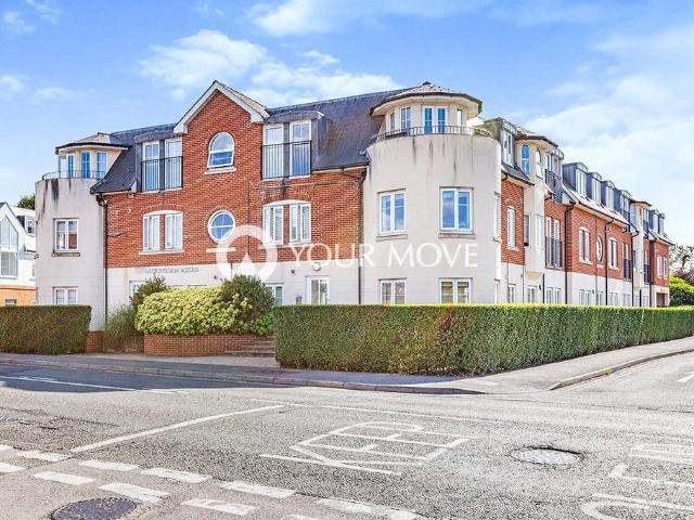 Station Road, Surrey TW20 2 bed flat to rent £1,800 pcm £415 pw