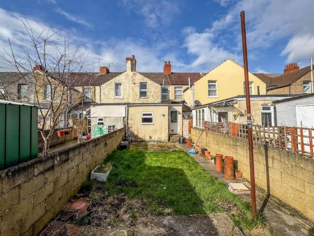 Station Road, Swindon SN1 3 bed terraced house to rent £1,300 pcm £300 pw