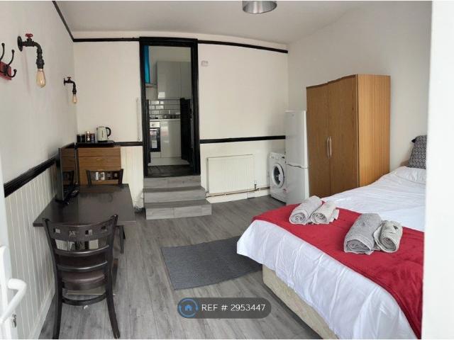 Station Road, Portslade BN41, Studio to rent, £899 pcm | PrimeLocation