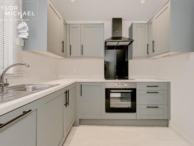 Station Road, Portslade, Brighton 3 bed maisonette to rent £1,650 pcm £381 pw