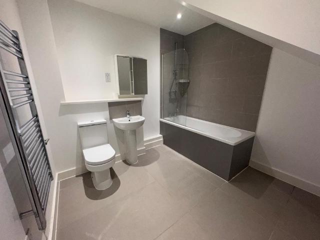 Station Road, Peterborough, PE7 2 bed flat to rent £950 pcm £219 pw