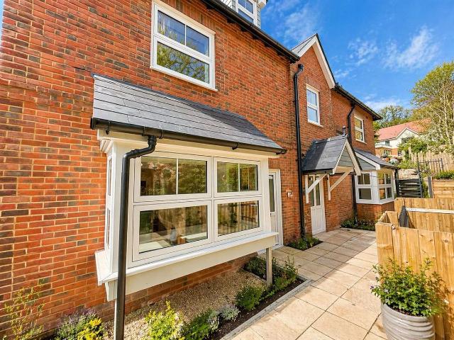 Station Road, Pulborough RH20, 1 bed flat to rent, £1,250 pcm | PrimeLocation
