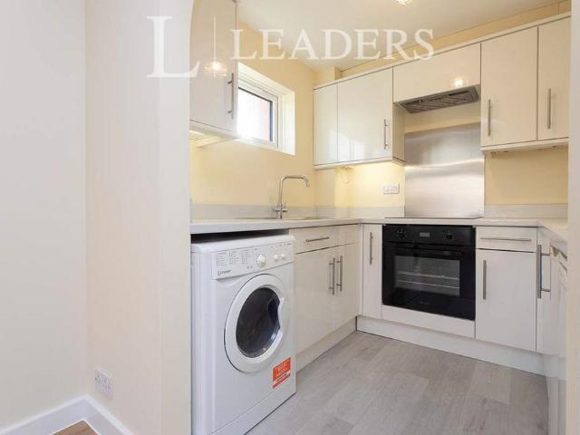 Station Road, Redhill, RH1 1 bed flat to rent £1,300 pcm £300 pw