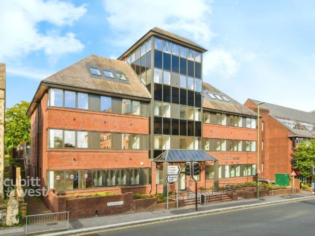 Station Road, Redhill RH1, 1 bed flat to rent, £1,350 pcm | PrimeLocation