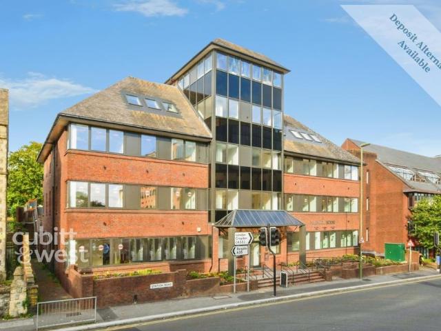 Station Road Redhill RH1 Studio to rent £1,050 pcm £242 pw
