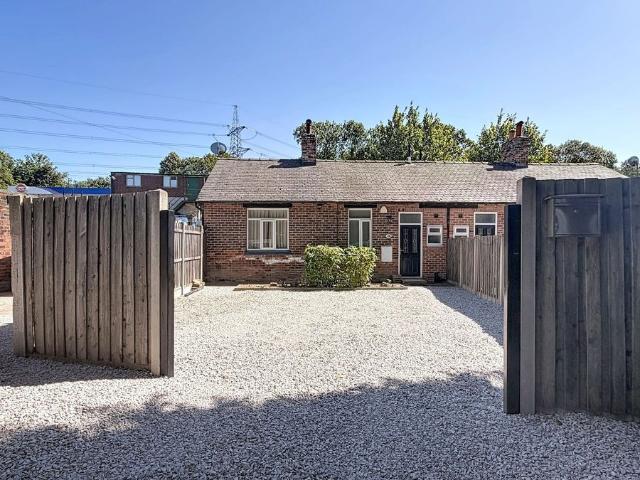 Station Road, Renishaw S21, 2 bed detached bungalow to rent, £1,095 pcm | PrimeLocation