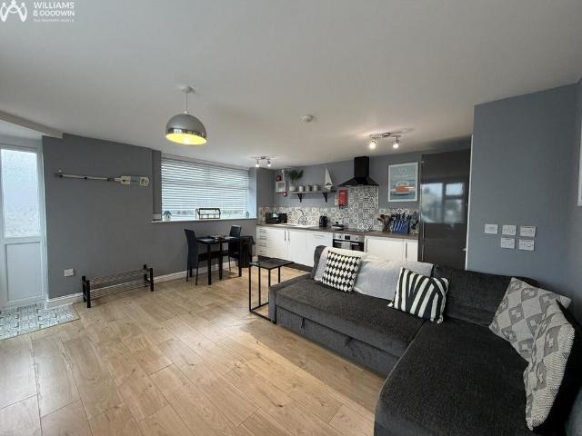 Station Road, Rhosneigr, Anglesey, LL64 1 bed flat to rent £800 pcm £185 pw