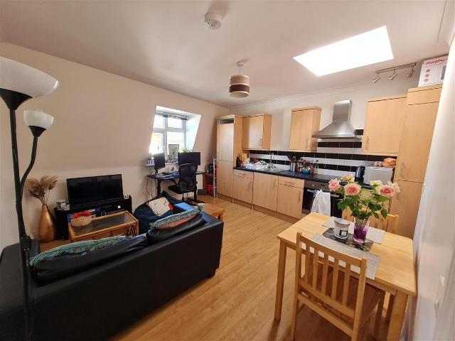 Station Road, Rickmansworth WD3, 1 bed flat to rent, £1,295 pcm | PrimeLocation