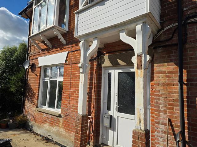 Station Road, Wootton Bridge, Ryde PO33, 2 bed flat to rent, £850 pcm | PrimeLocation