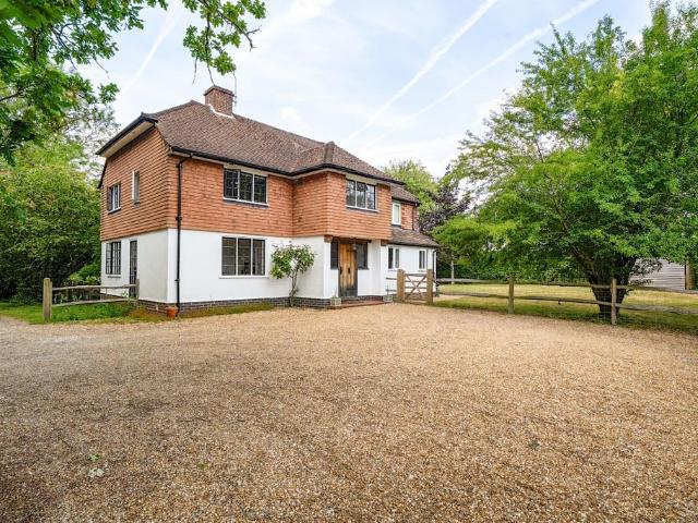 Station Road Wadhurst TN5 5 bed detached house to rent £4,250 pcm £981 pw