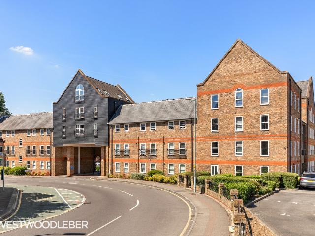 Station Road, Ware SG12, 2 bed flat to rent, £1,700 pcm | PrimeLocation