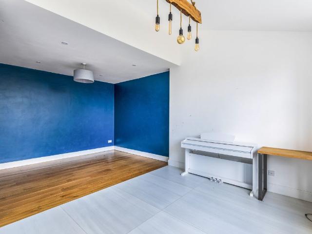 Station Road, West Wickham BR4, 5 bed semi detached house to rent, £4,000 pcm | PrimeLocation