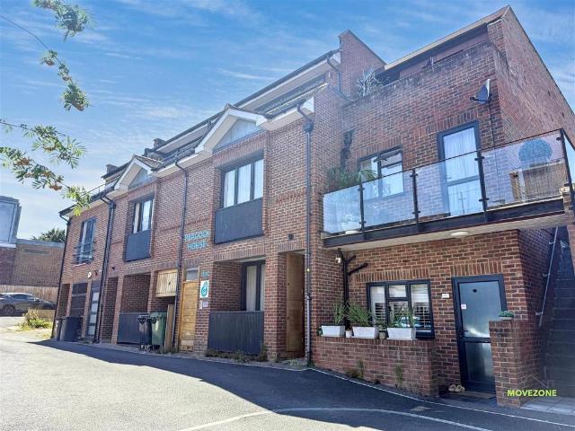 Station Road, West Wickham, BR4 0PX 2 bed flat to rent £1,600 pcm £369 pw