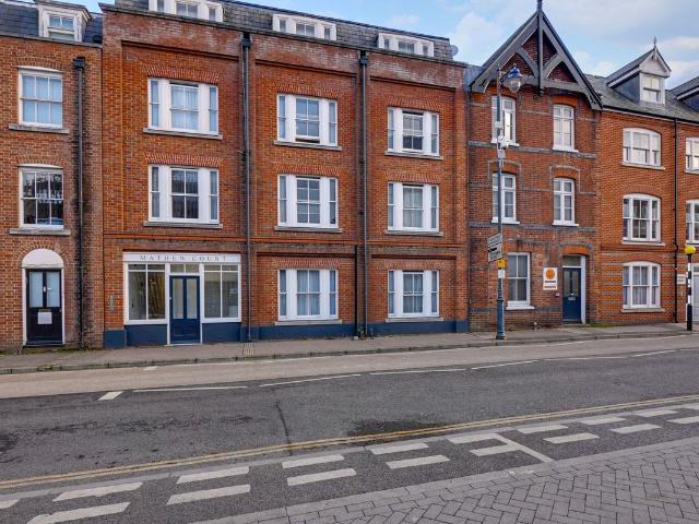 Station Road West, Canterbury CT2, 1 bed flat to rent, £995 pcm | PrimeLocation