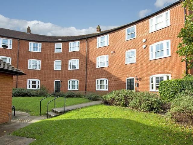 Station Road West, Canterbury CT2, 2 bed flat to rent, £1,175 pcm | PrimeLocation