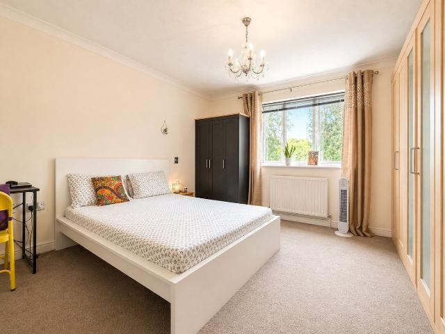 Station Road, West Drayton UB7, 2 bed flat to rent, £1,600 pcm | PrimeLocation