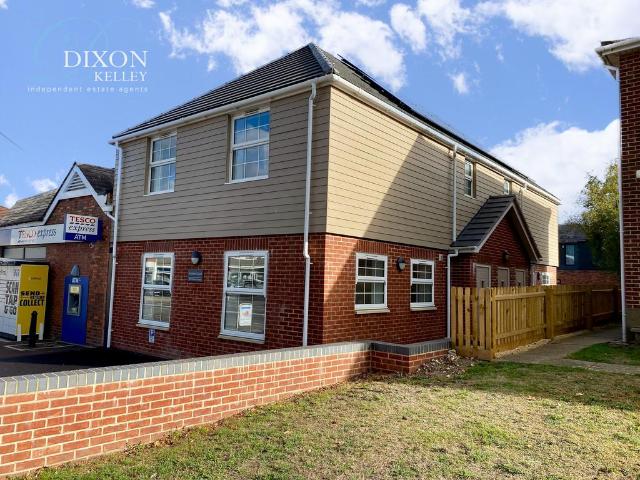Station Road, West Moors, Ferndown. 1 bed flat to rent £1,000 pcm £231 pw