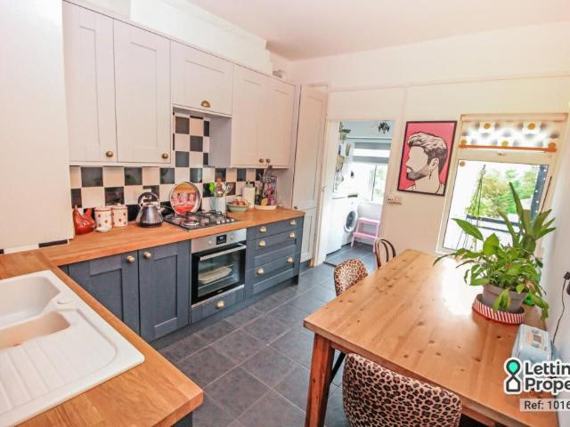 Station Road, Westcliff On Sea, Essex SS0, 3 bed flat to rent, £1,750 pcm | PrimeLocation