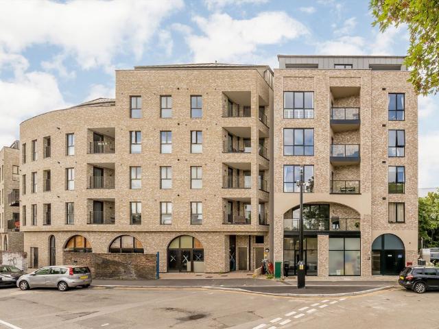 Station Road, Wimbledon SW19, 2 bed flat to rent, £2,600 pcm | PrimeLocation