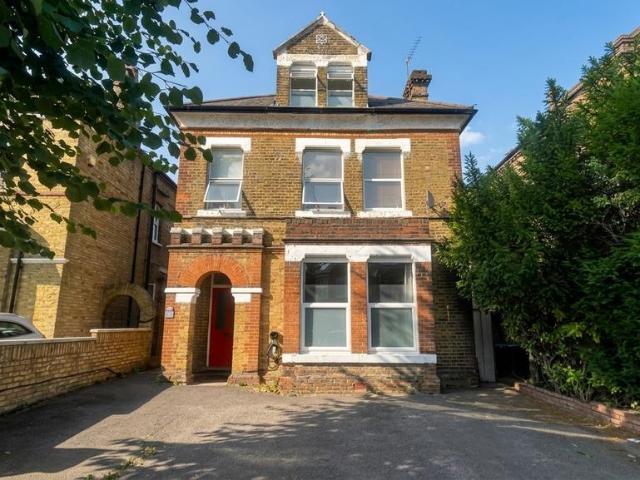 Station Road, Winchmore Hill, N21 2 bed flat to rent £1,900 pcm £438 pw