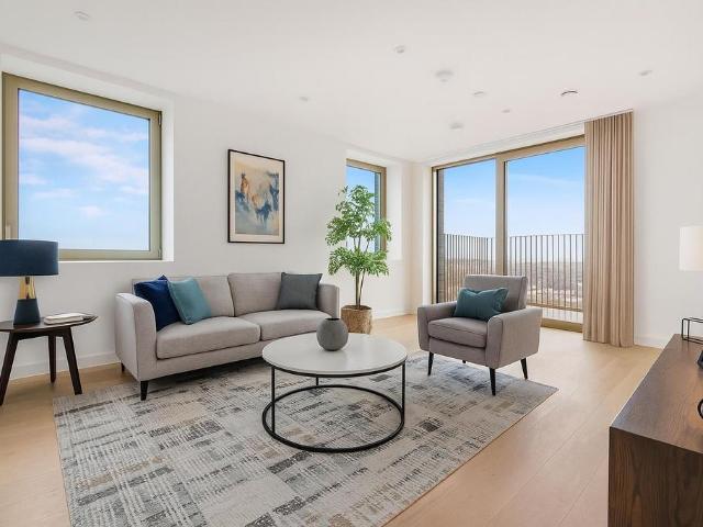 Station Road, Tottenham Hale, N17 2 bed apartment to rent £2,700 pcm £623 pw